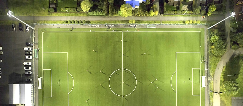 Regelmäßige Lichtmessung auf dem Fußballplatz senkt den Energieverbrauch und sorgt für ideale Lichtverhältnisse