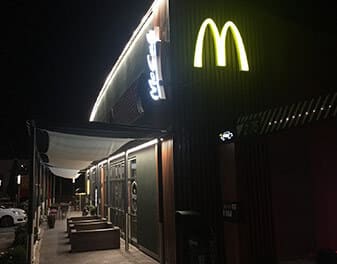 McDonalds Fassadenbeleuchtung LED Band Bilton