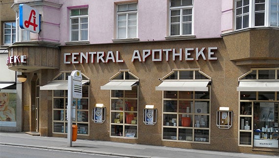 Central Apotheke Linz: Neue Beleuchtungslösung von RIESTE Licht