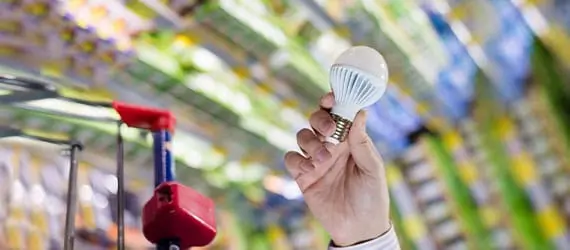 LED Glühbirnen Entsorgung im Elektrofachgeschäft