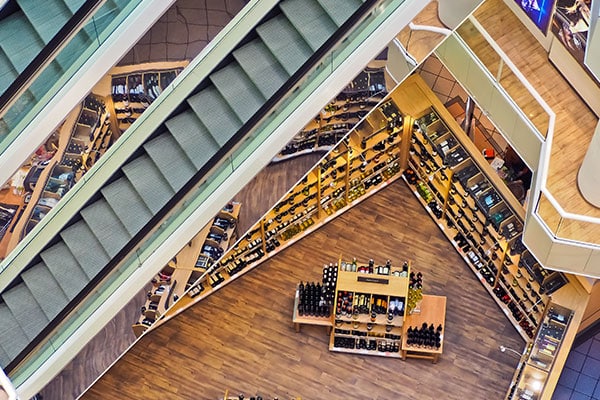 Zuverlässige Notfallbeleuchtung in Einkaufszentren & Einzelhandelskomplexen